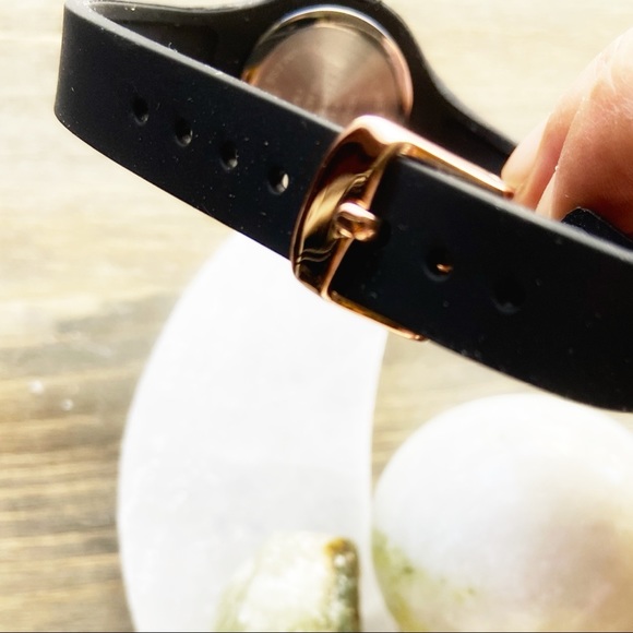 BLACK DAINTY SILICONE ROSE GOLD WRIST WATCH - Picture 3 of 3